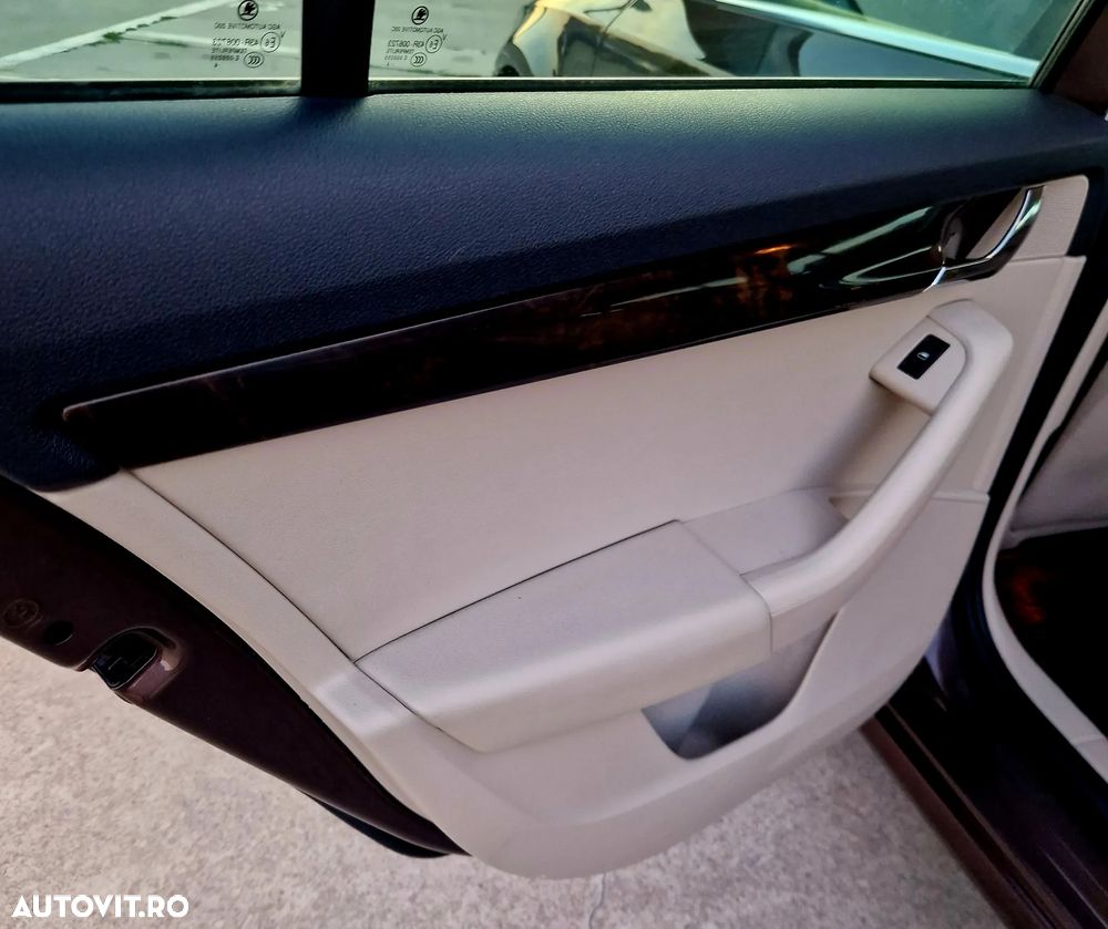 Skoda Octavia Combi 2.0 TDI DSG Premium Edition - 14