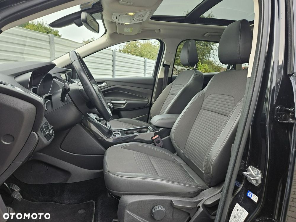 Ford Kuga 2.0 TDCi FWD Titanium Plus - 24