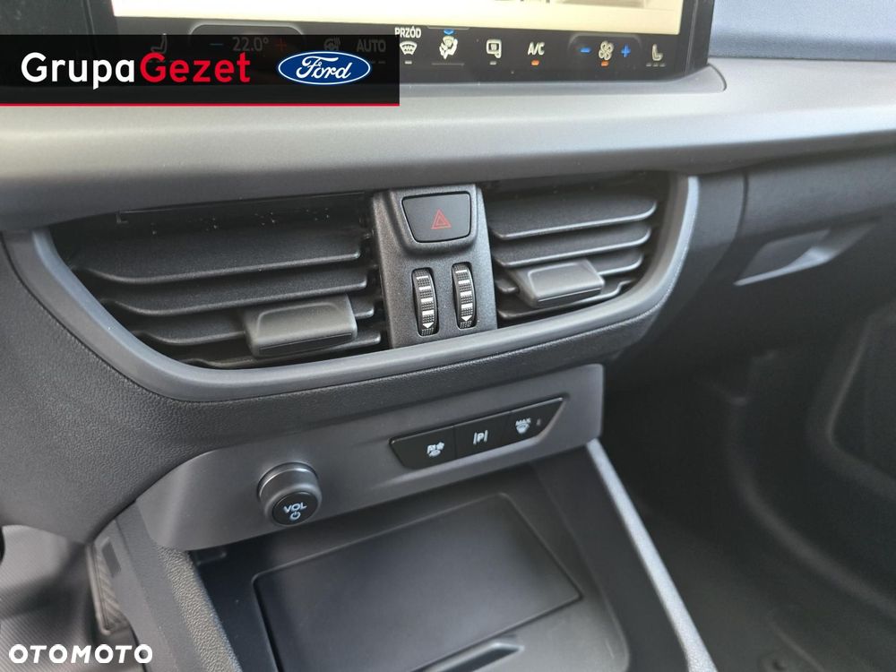Ford Transit Courier - 32