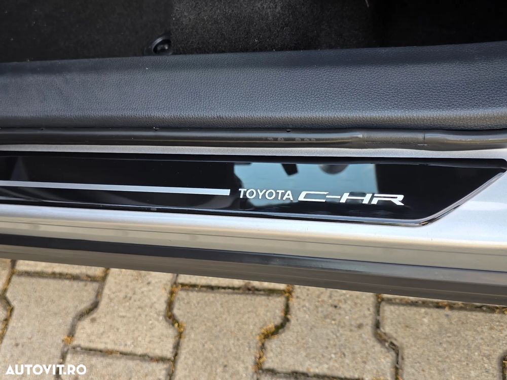 Toyota C-HR 2.0 HEV 197 CP 4x2 CVT Dynamic - 28