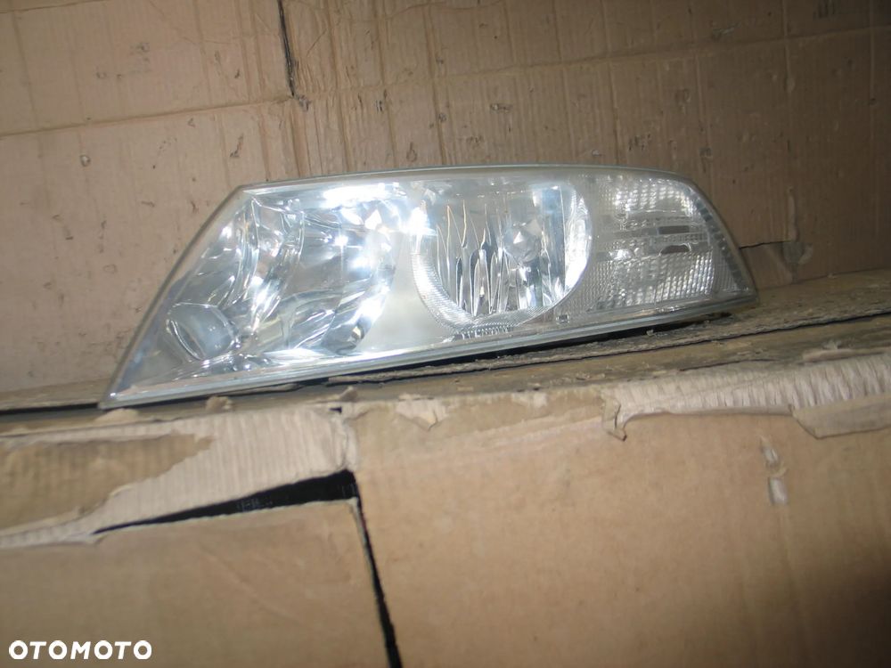 lampa lewy przod skoda octavia 2 II 04-08r. europa - 2