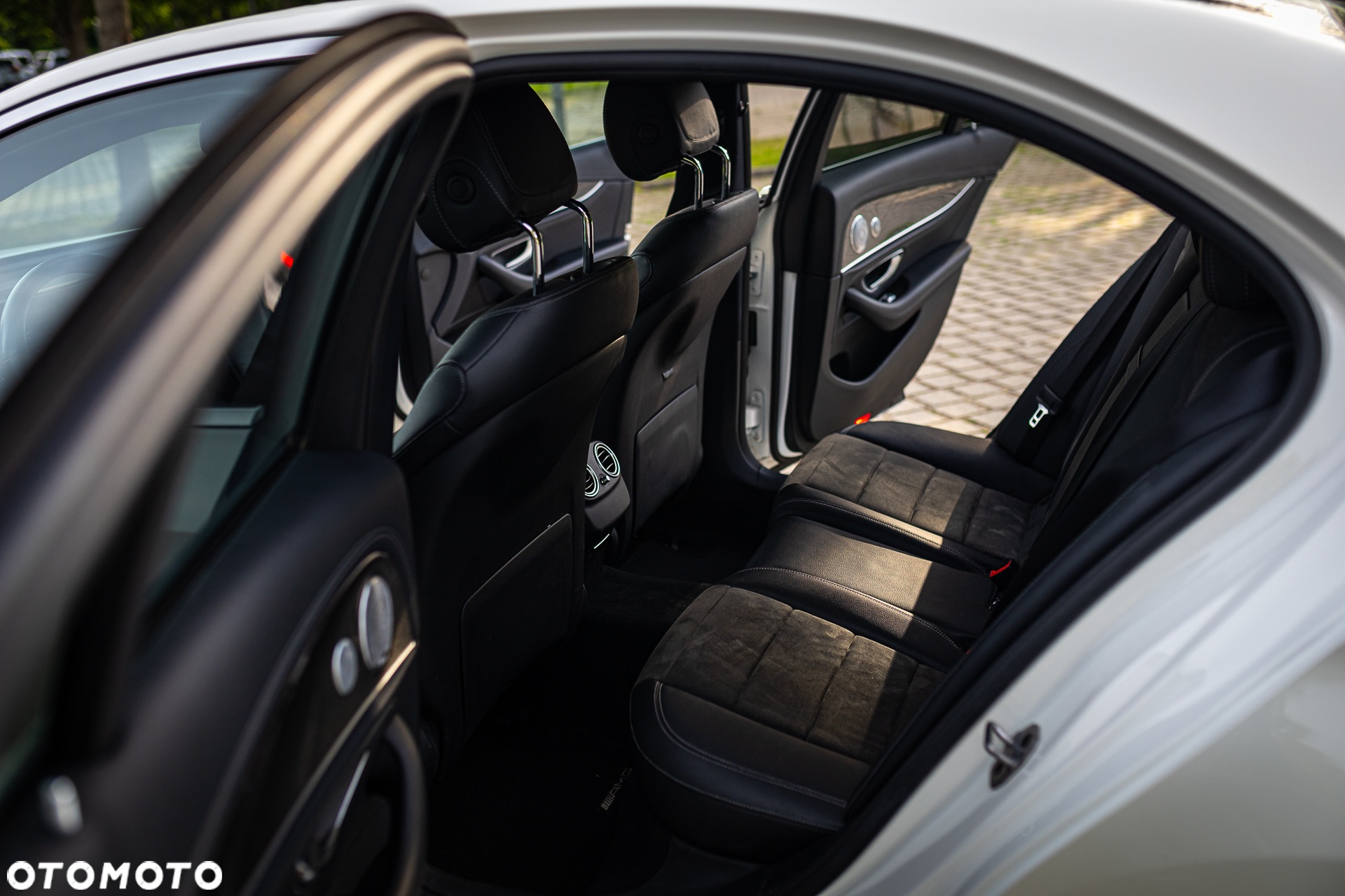 Mercedes-Benz Klasa E 220 d 4-Matic 9G-TRONIC - 17