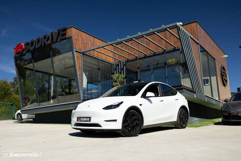 Tesla Model Y Long Range Dual Motor AWD - 2