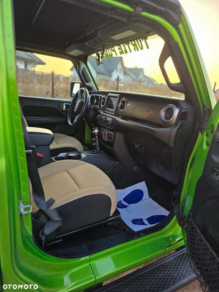 Jeep Wrangler - 14