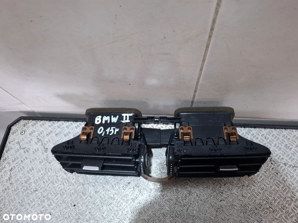 Kratki nawiewu w deskę środkowe BMW 2 F45 2015 rok nr 9262955 - 2
