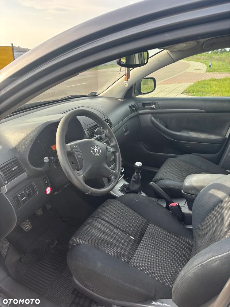 Toyota Avensis 2.0 D-4D - 5
