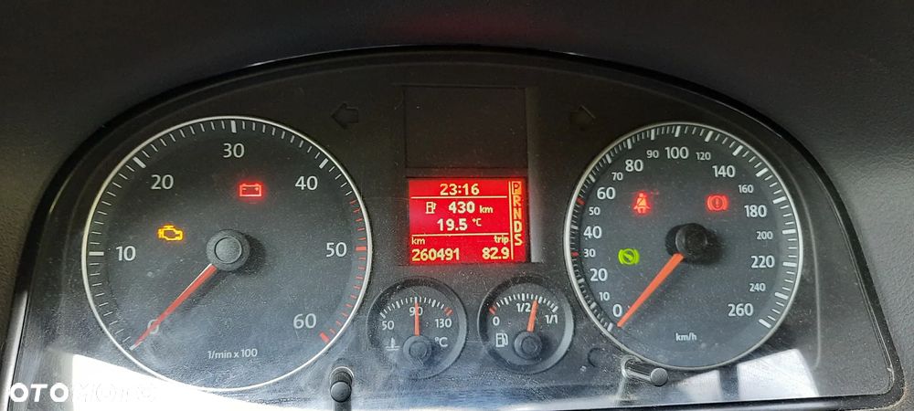 Volkswagen Touran 1.9 TDI DSG Conceptline - 13