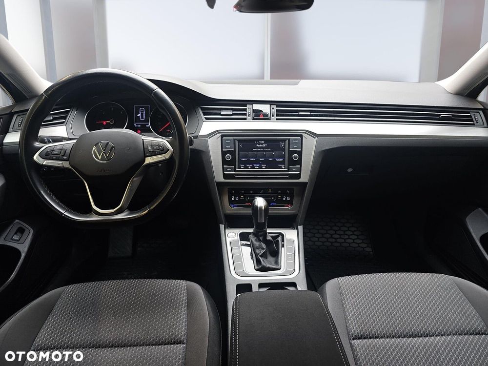 Volkswagen Passat Variant 2.0 TDI EVO Essence DSG - 8