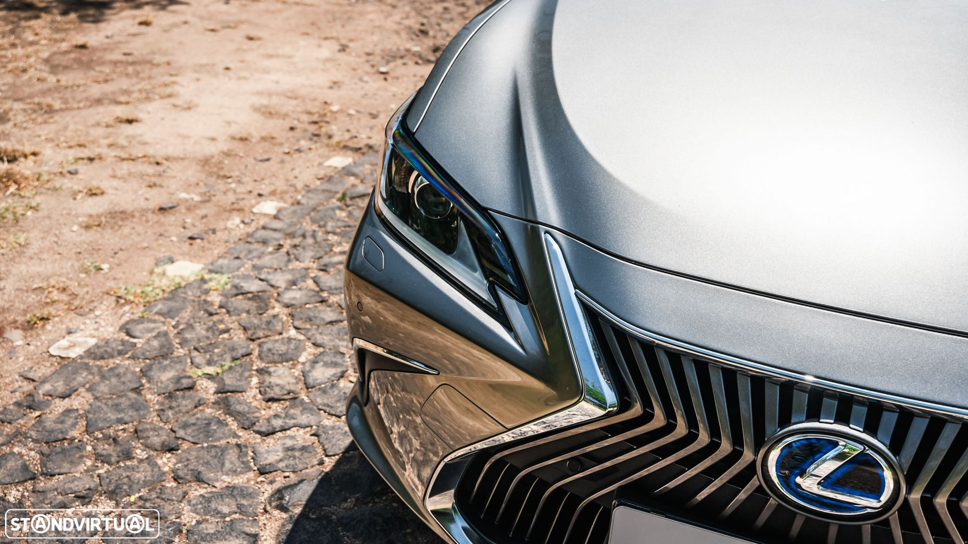 Lexus ES 300h Special Edition - 17
