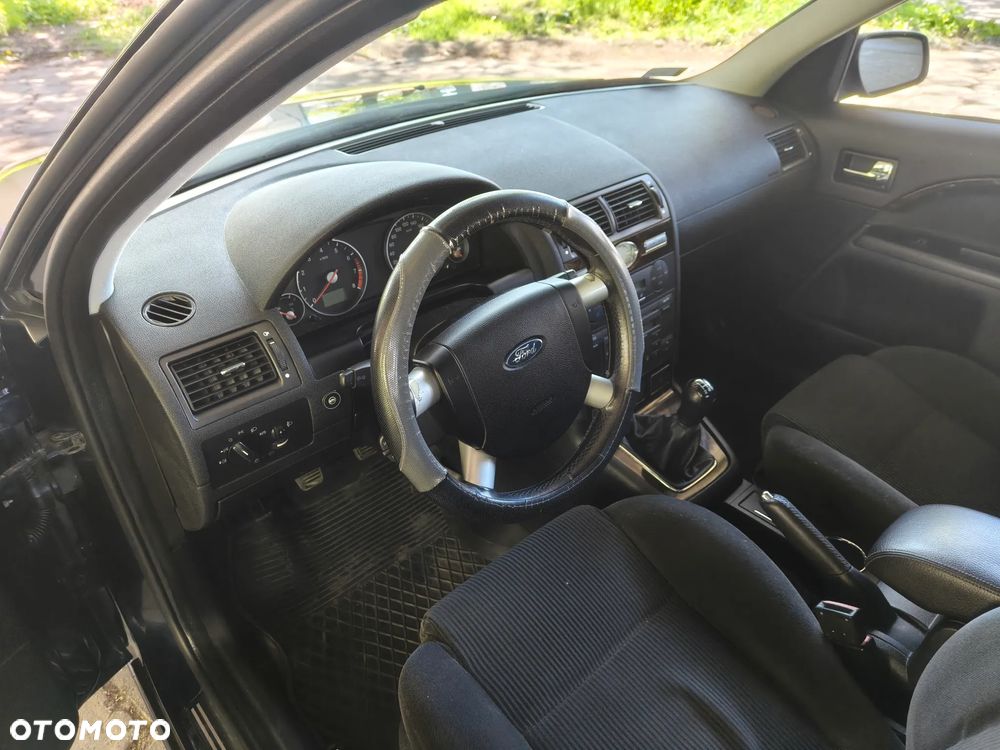 Ford Mondeo 1.8 Ghia - 20
