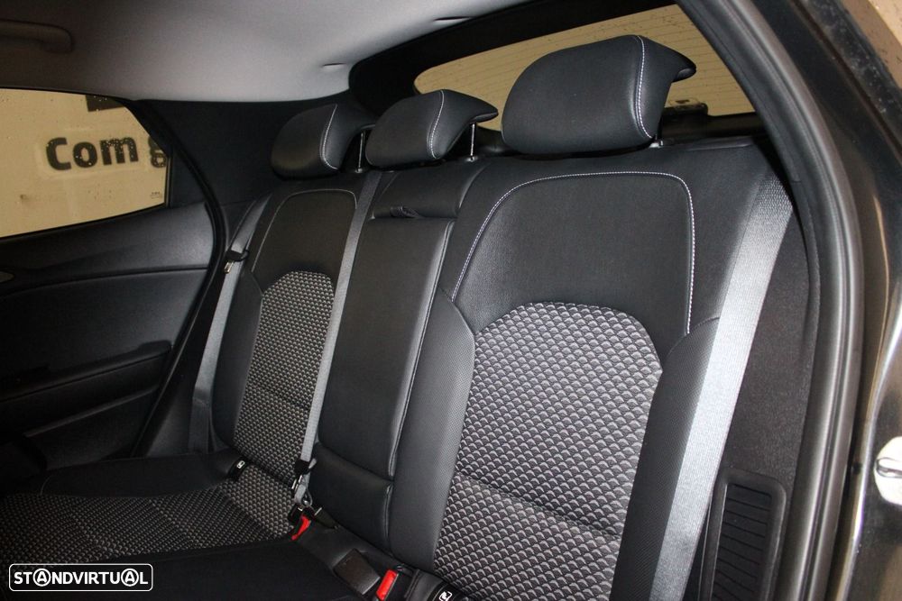 Kia XCeed 1.6 GDi PHEV Drive — fotografia 41