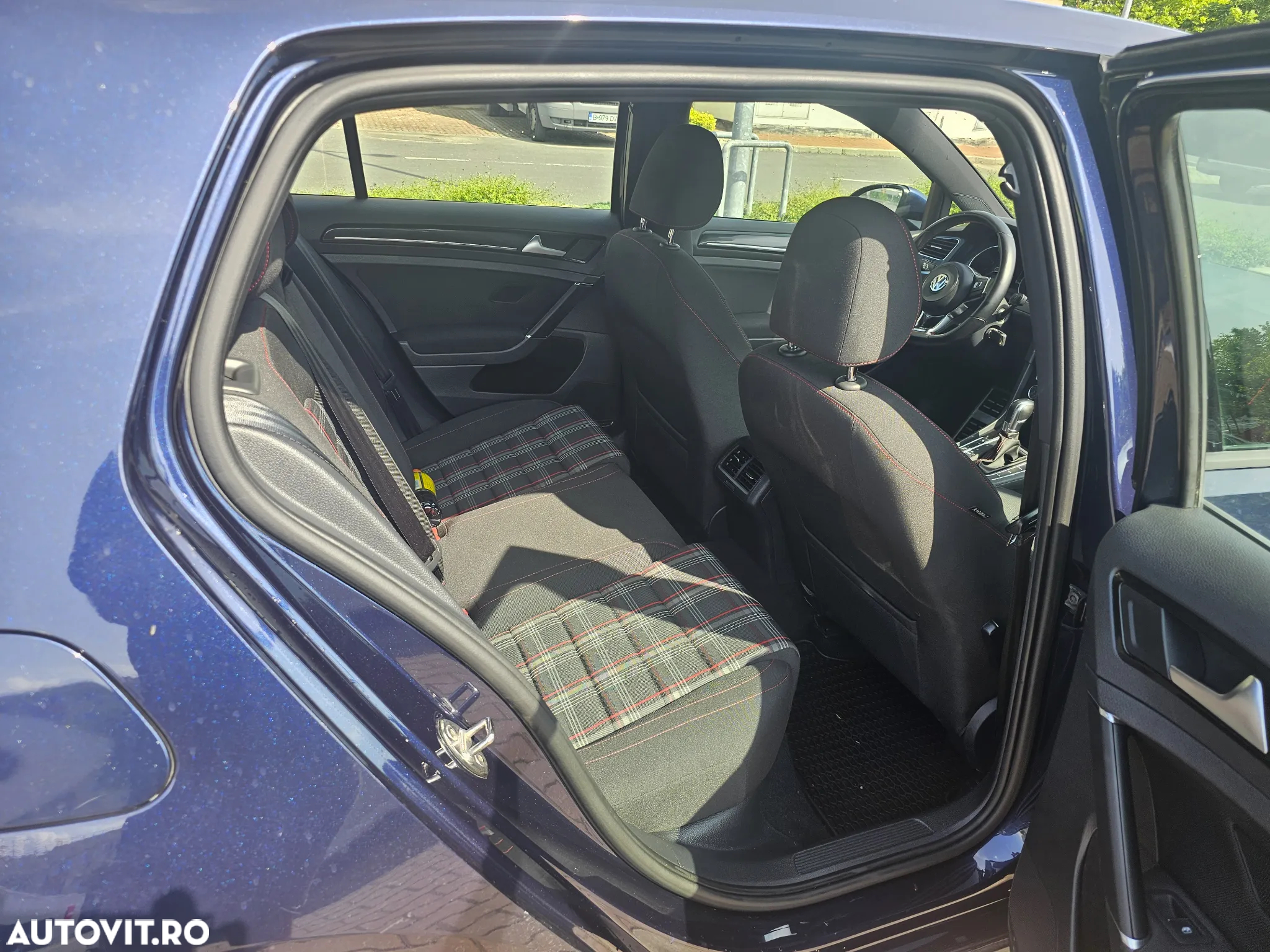 Volkswagen Golf - 14