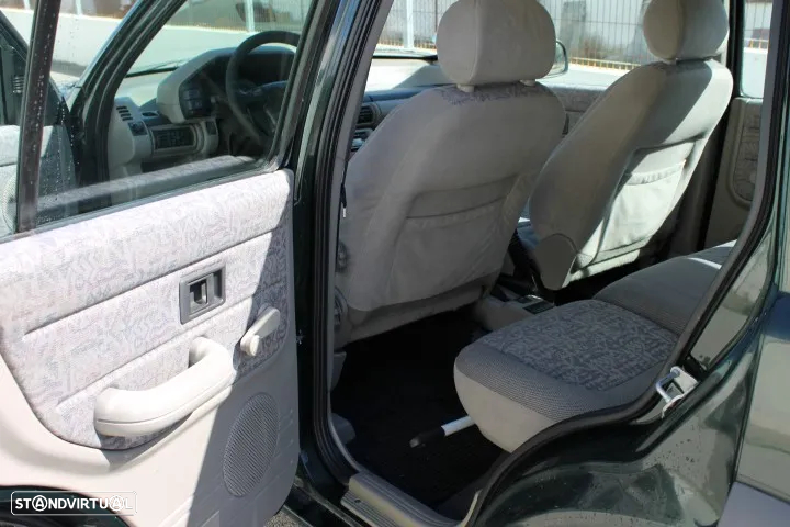 Land Rover Freelander 2.0 di - 11