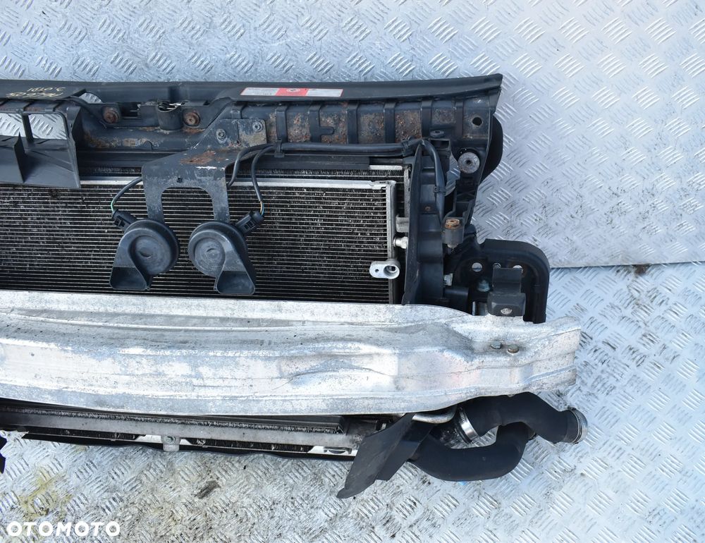 PAS PRZEDNI WZMOCNIENIE CHŁODNICE AUDI A6 C6 3.0TDI - 3