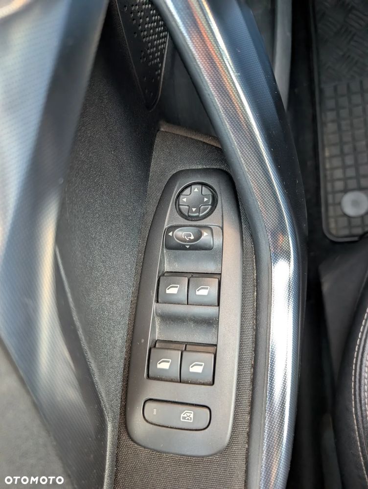 Peugeot 2008 1.2 Pure Tech Allure S&S EAT6 - 34