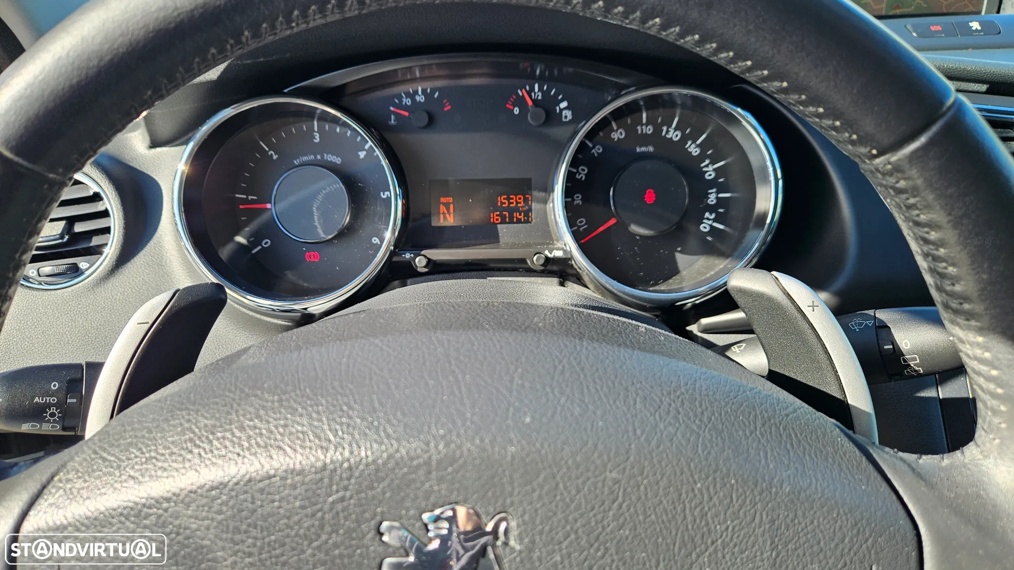 Peugeot 3008 1.6 HDi Executive CMP6 - 18