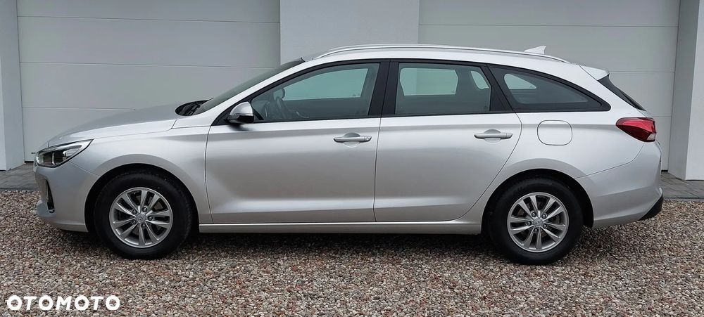 Hyundai i30 1.0 T-GDI Family - 12
