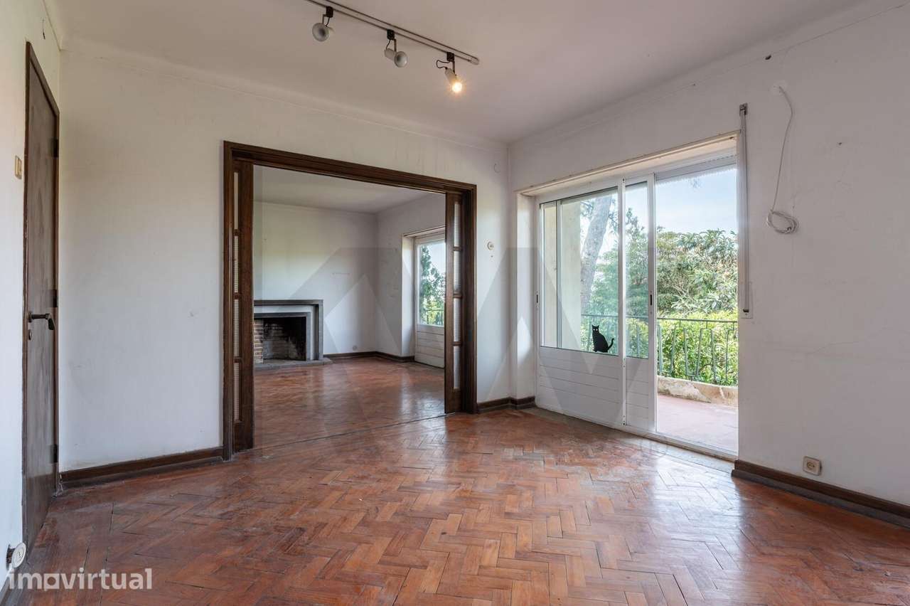 Moradia no Restelo para remodelação, com vista rio/mar, varandas espaç - Grande imagem: 3/42