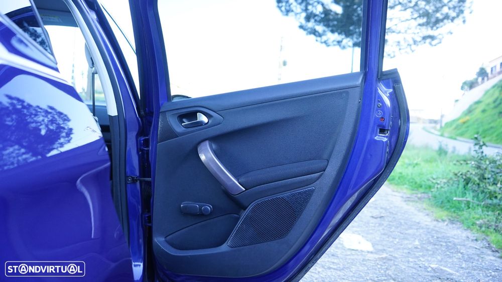 Peugeot 2008 1.2 PureTech Style - 30