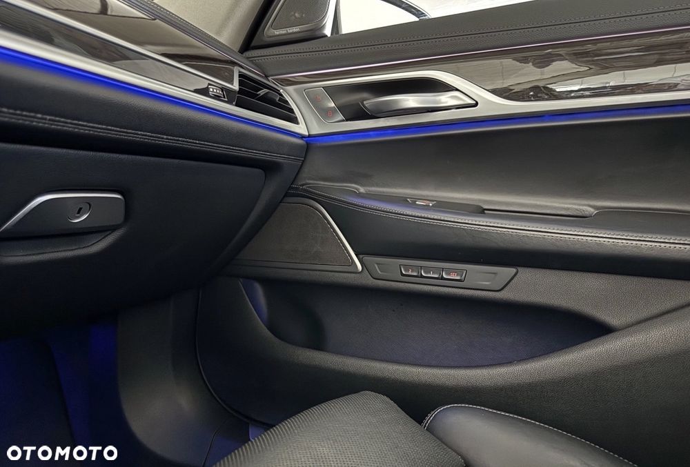 BMW Seria 7 740Li - 27