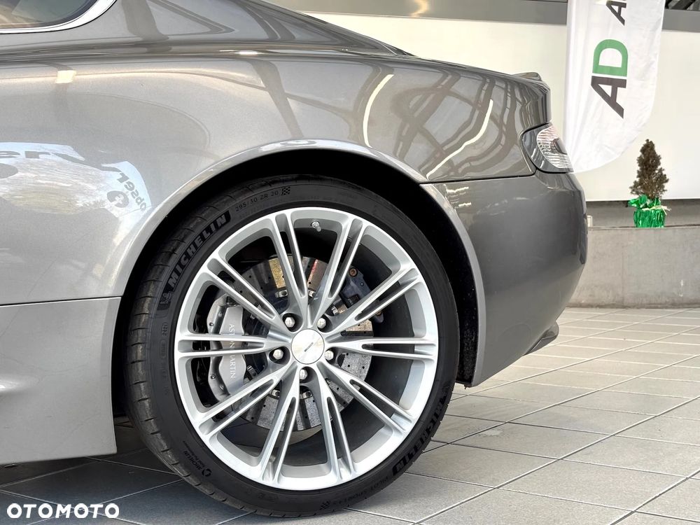 Aston Martin DB9 - 12