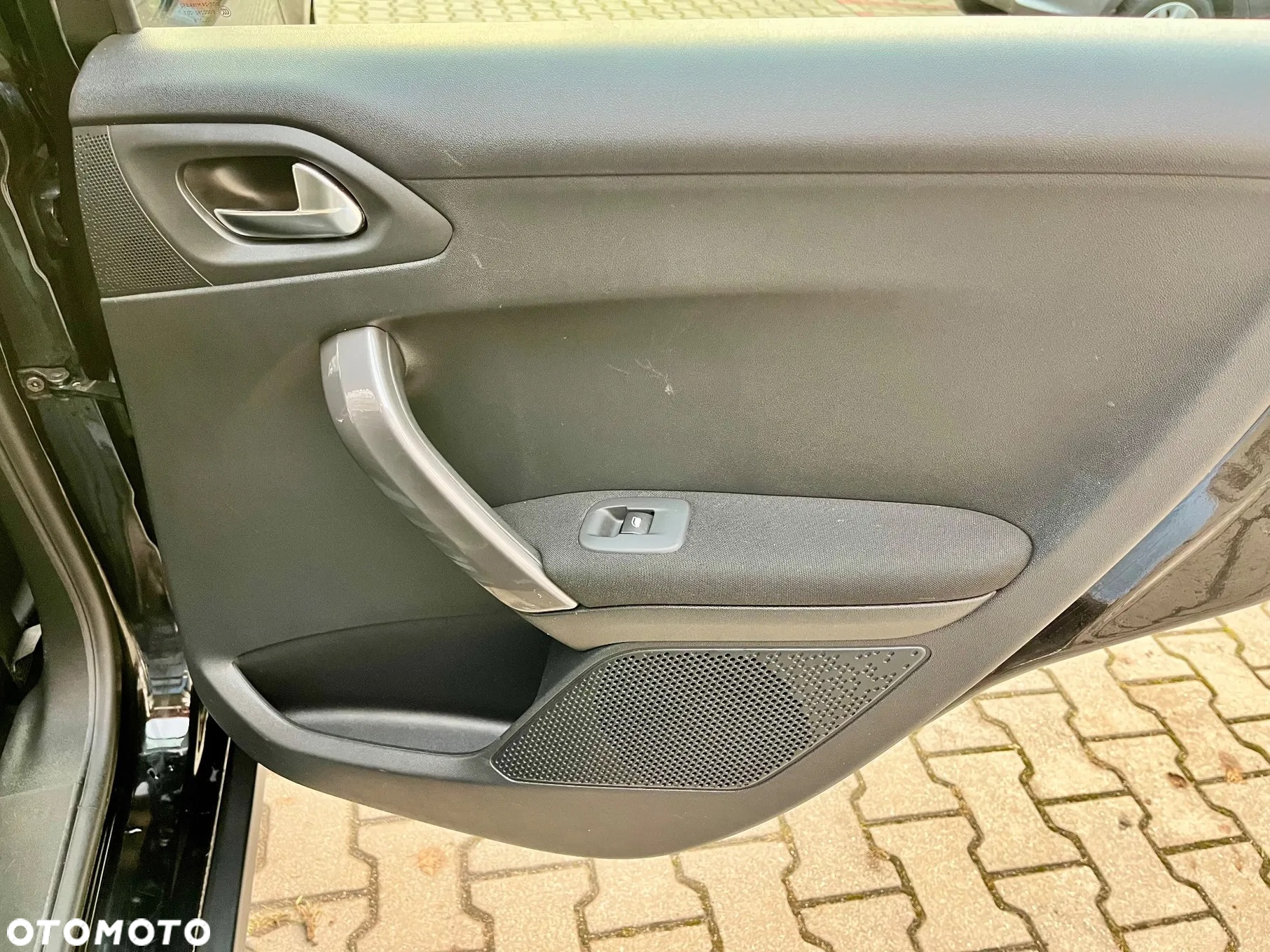 Peugeot 2008 1.2 Pure Tech Style S&S - 23