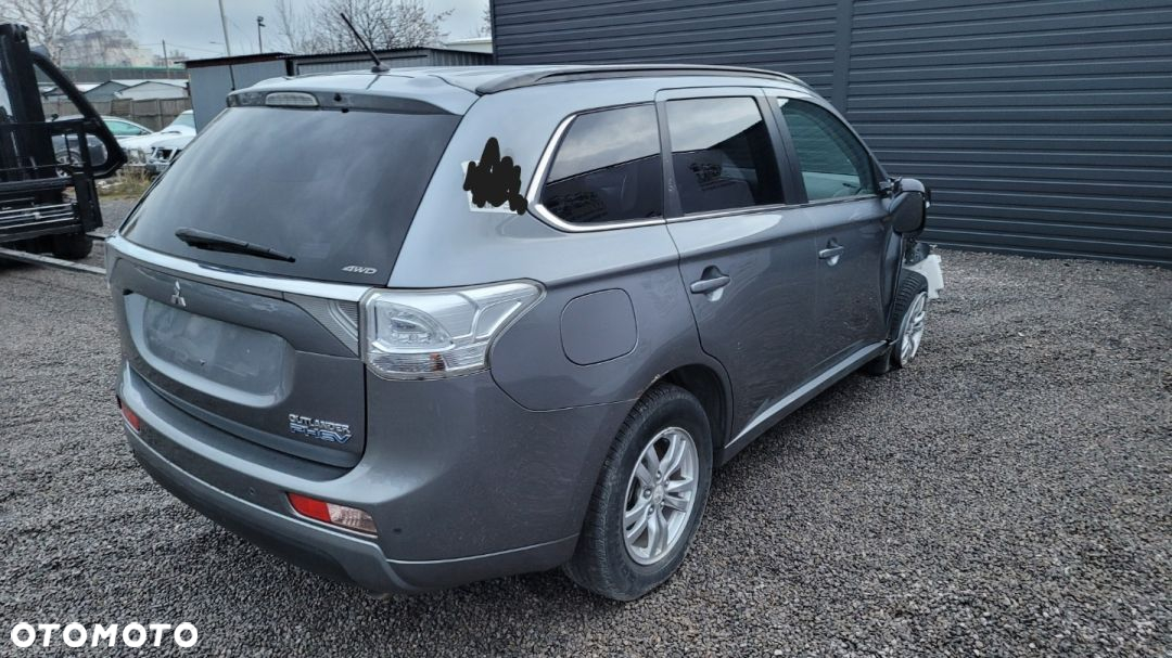 Mitsubishi Outlander - 6
