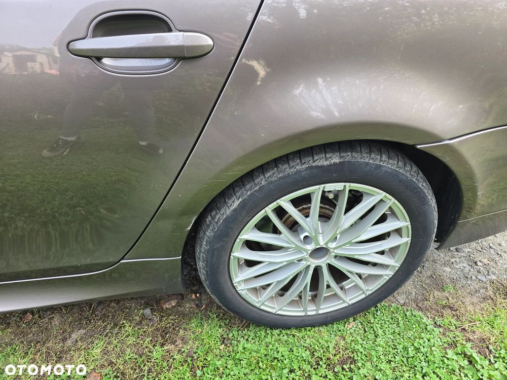 BMW Seria 5 525d - 23