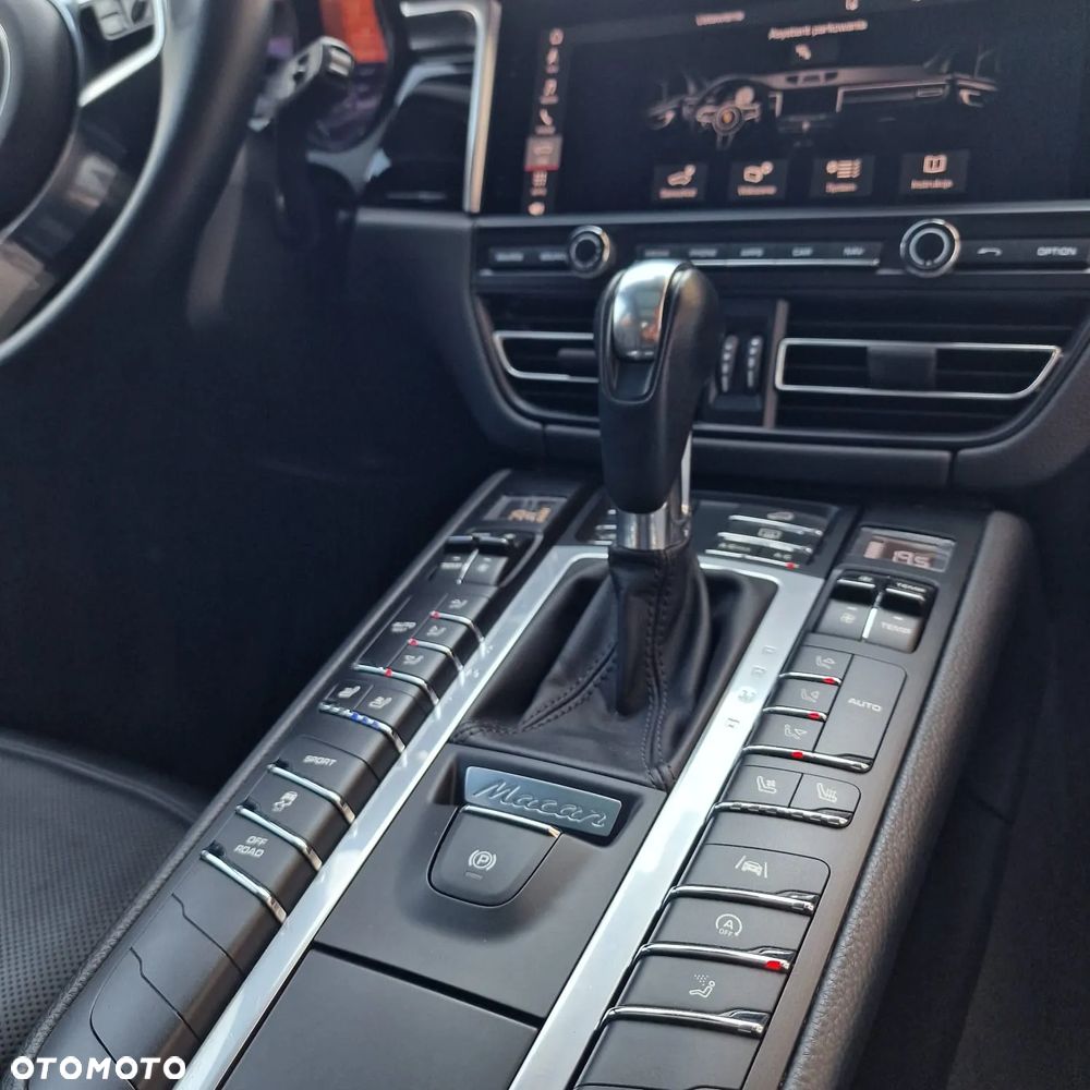 Porsche Macan - 24