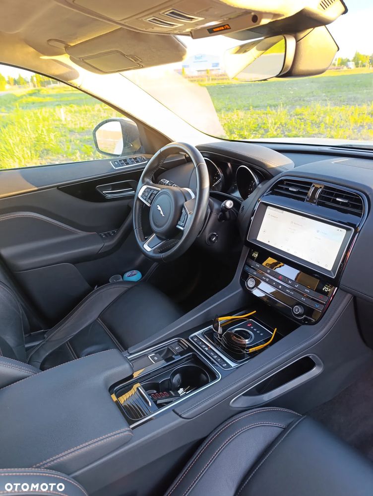 Jaguar F-Pace 2.0 i4P AWD Prestige - 6