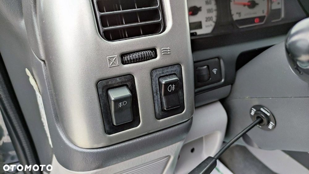 Mitsubishi Pajero - 26