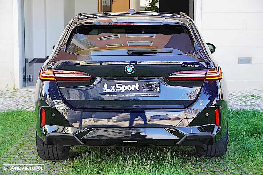 BMW 530 e Pack Desportivo M - 14