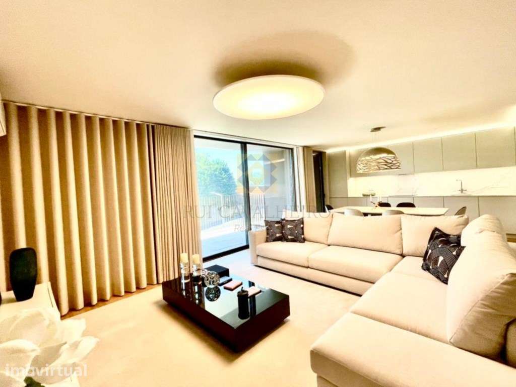 T3 Duplex Novo com varanda próximo ao Arrábida Shopping - Grande imagem: 4/27