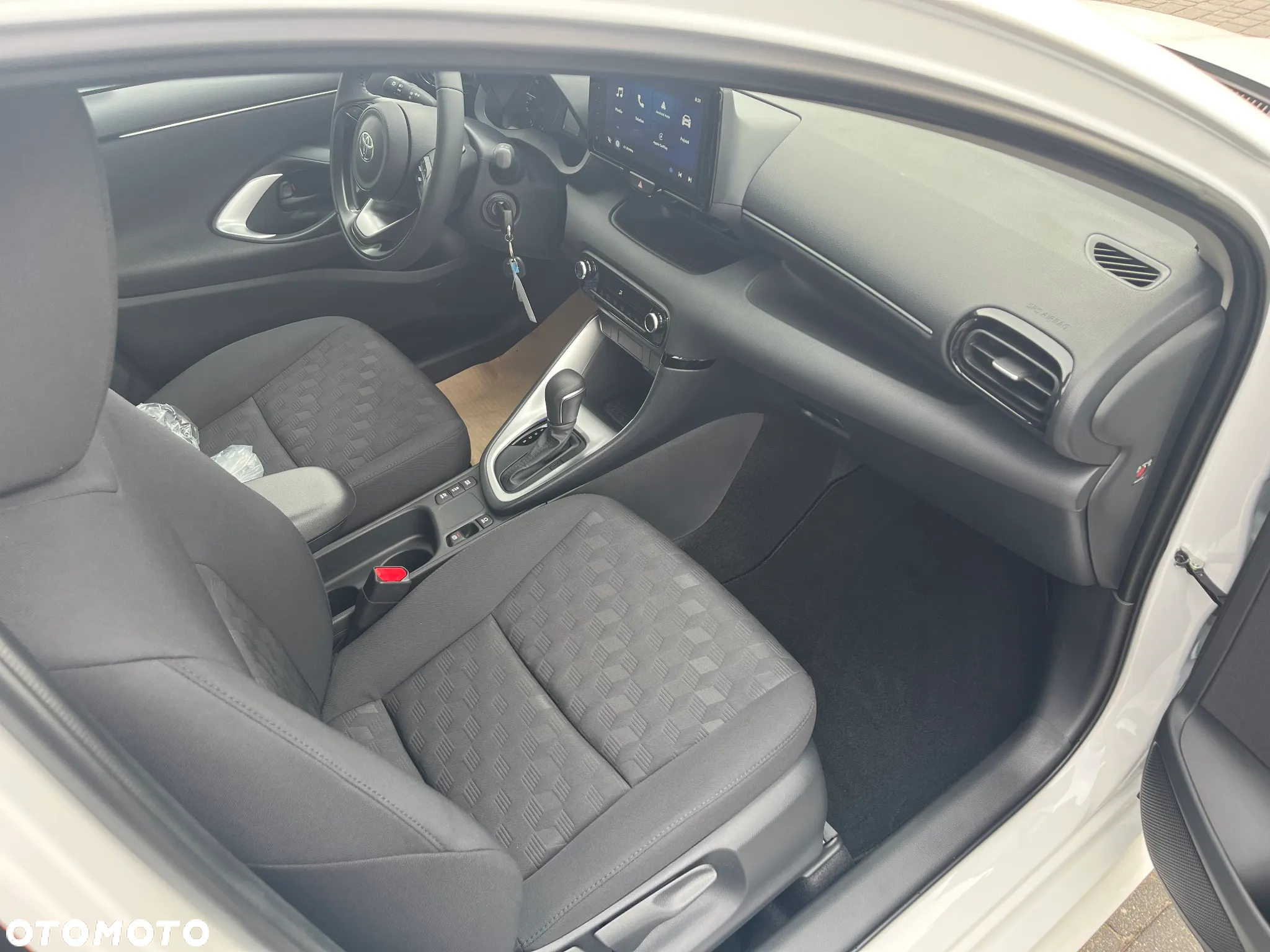 Toyota Yaris ver-hybrid-1-5-comfort - 15