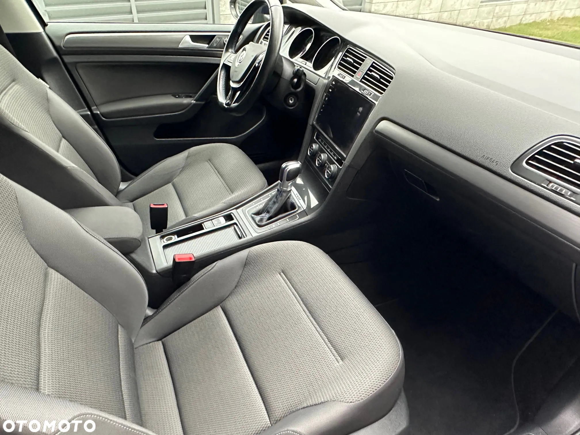 Volkswagen Golf e-Golf - 29