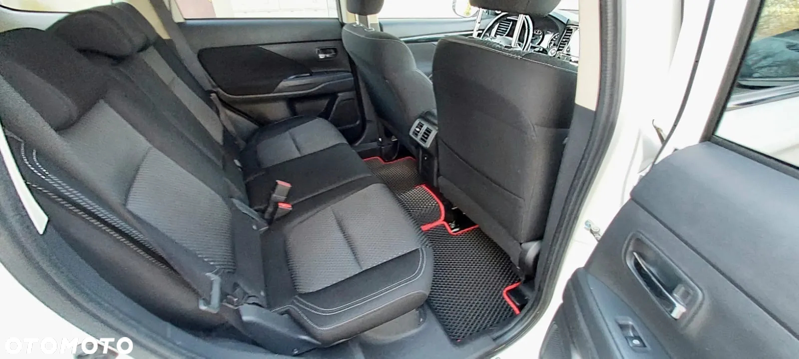 Mitsubishi Outlander 2.0 Instyle Navi 4WD CVT - 26
