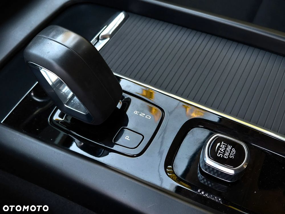 Volvo XC 60 B4 D AWD Geartronic Momentum - 26