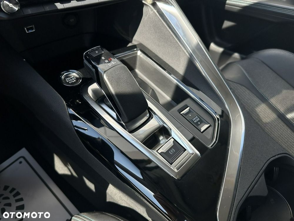 Peugeot 3008 225 e-EAT8 Allure Pack - 28