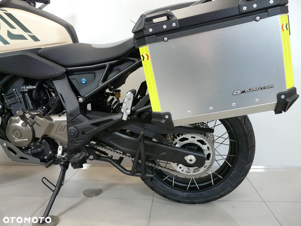 QJMOTOR SRT 600SX - 18