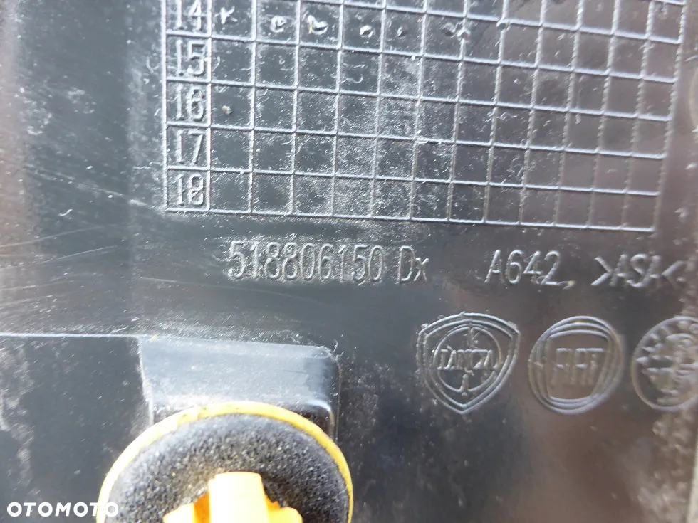 FIAT PANDA III LISTWA DRZWI PRAWA TYŁ 518806150 - 3
