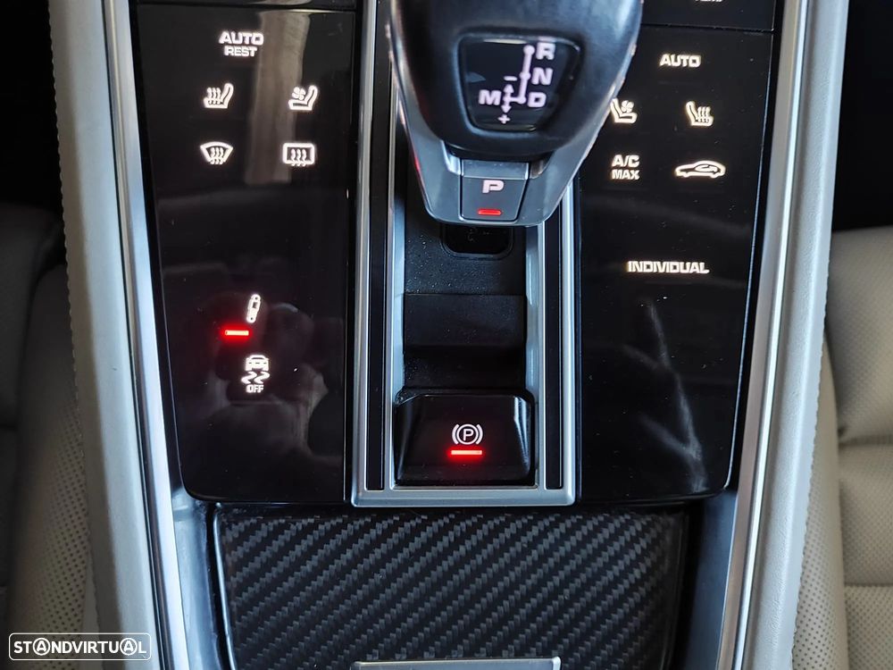 Porsche Panamera 4 E-Hybrid Platinum Edition - 44