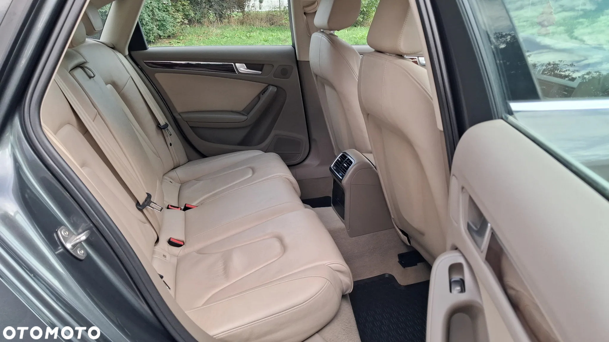 Audi A4 Limousine - 8
