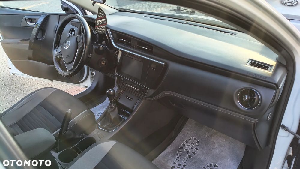 Toyota Auris - 10