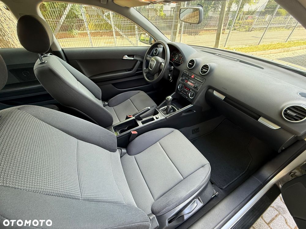 Audi A3 3-drzwiowe 1.6 Attraction - 10