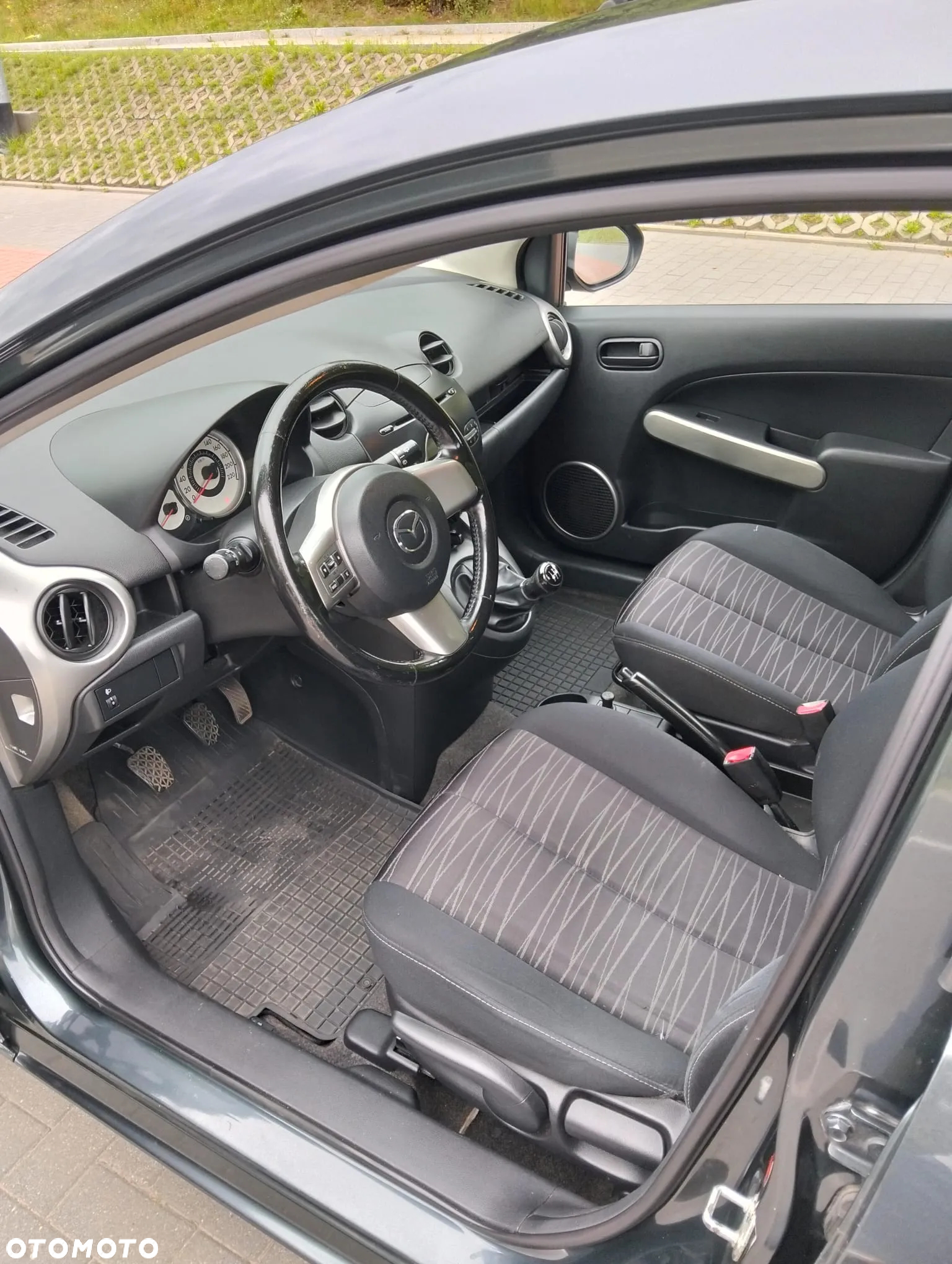 Mazda 2 - 10