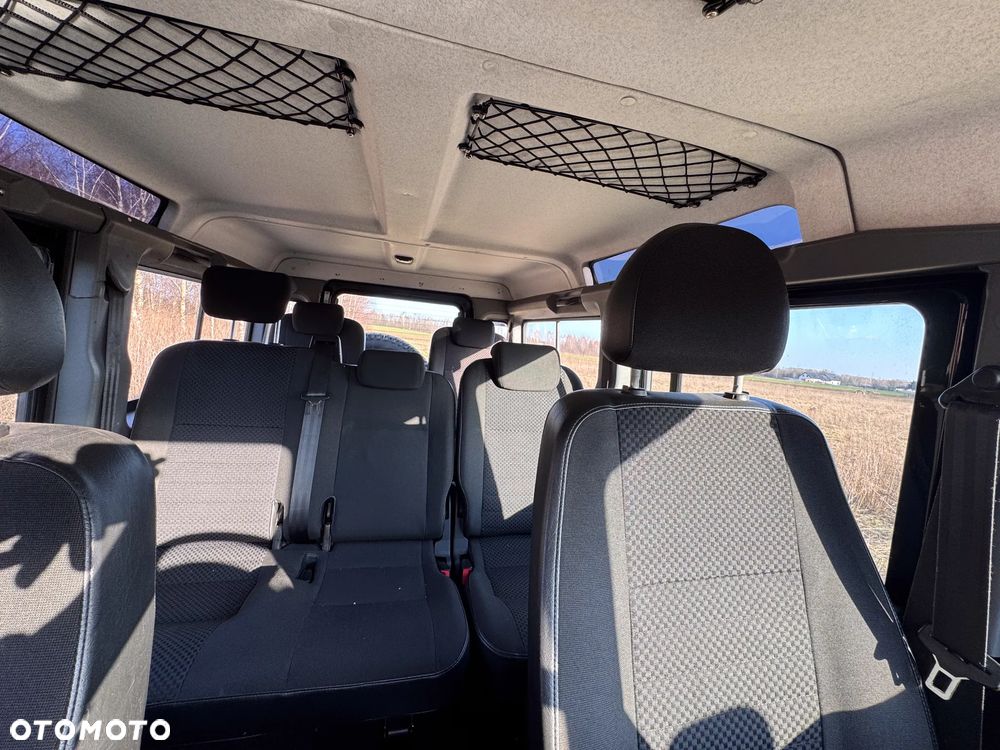 Land Rover Defender 110 Black Pearl Limited Edition - 12