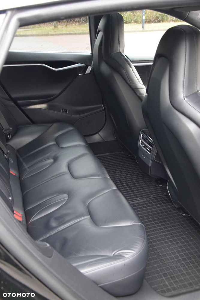 Tesla Model S - 14