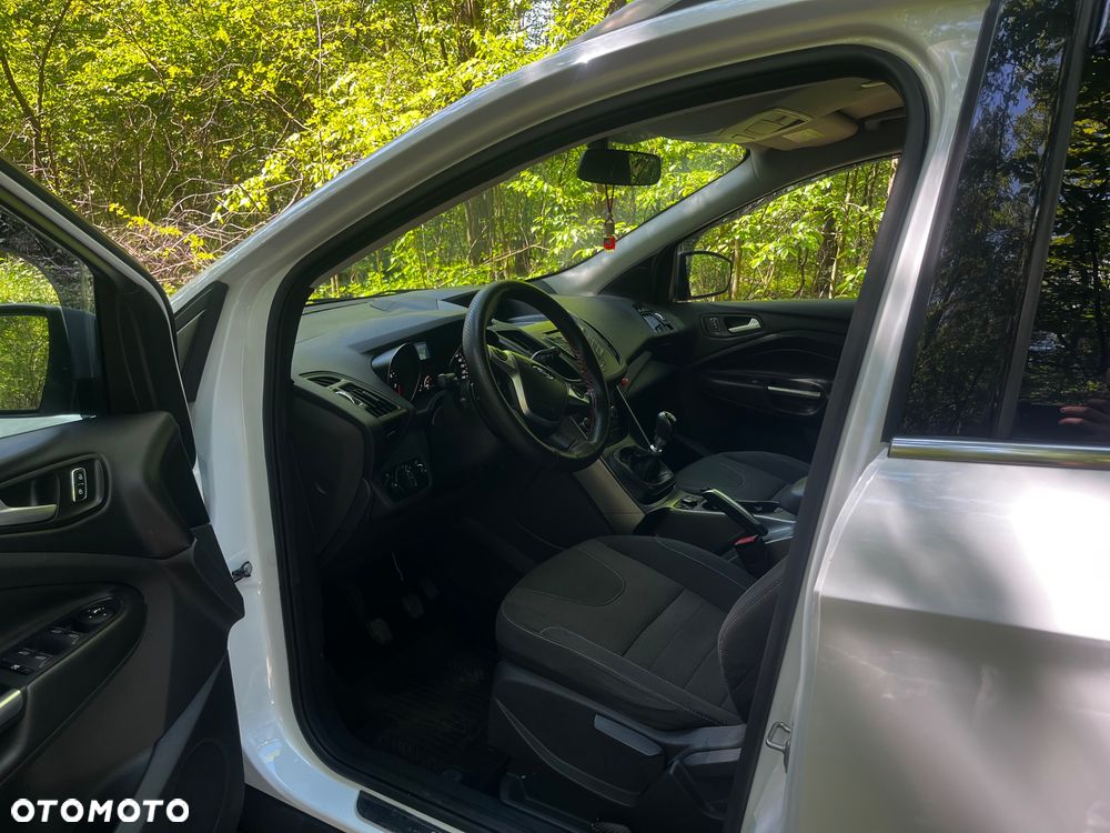 Ford Kuga 1.6 EcoBoost 2x4 Titanium - 11