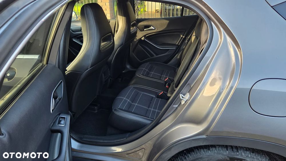 Mercedes-Benz GLA - 8