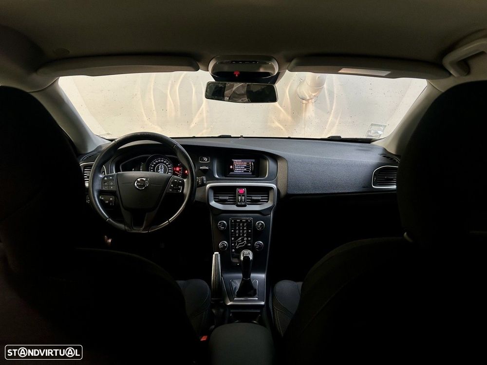 Volvo V40 2.0 D2 Momentum - 24